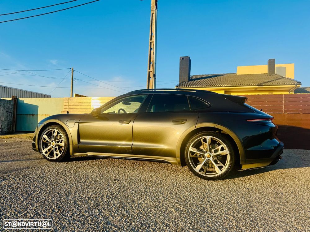 Porsche Taycan Cross Turismo - 16