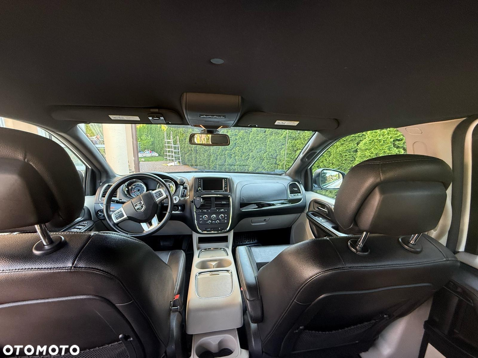 Dodge Grand Caravan - 8