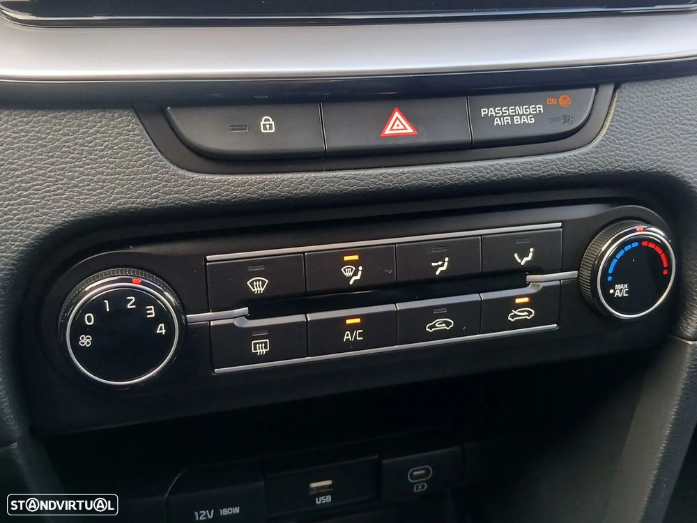 Kia Ceed SW 1.6 CRDi MHEV Dynamic - 31