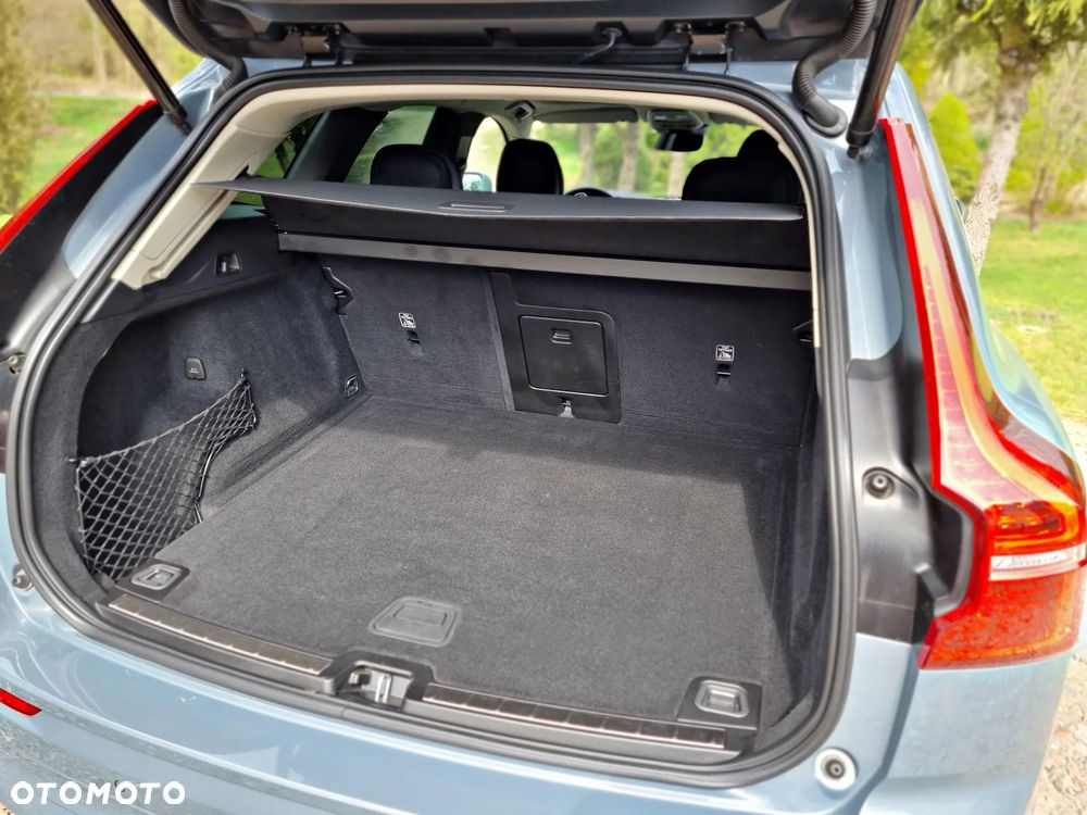 Volvo XC 60 B4 D AWD Geartronic Momentum Pro - 15