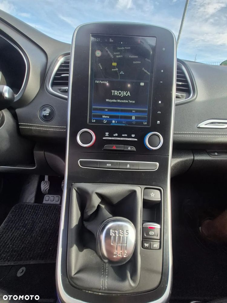 Renault Grand Scenic - 32