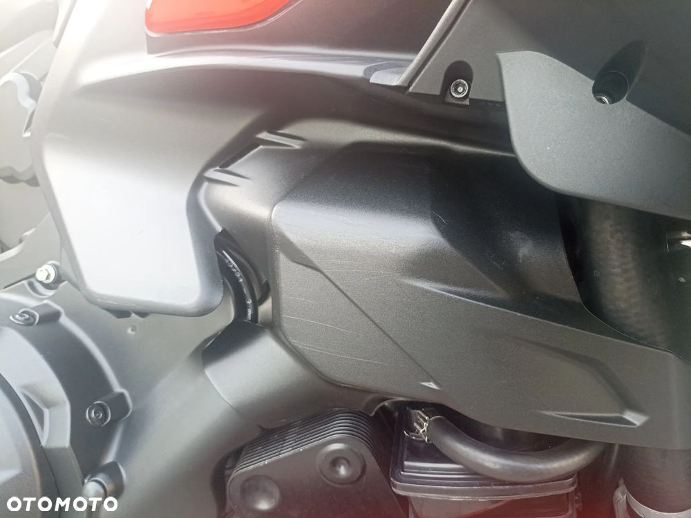Ducati Streetfighter V2 - 16