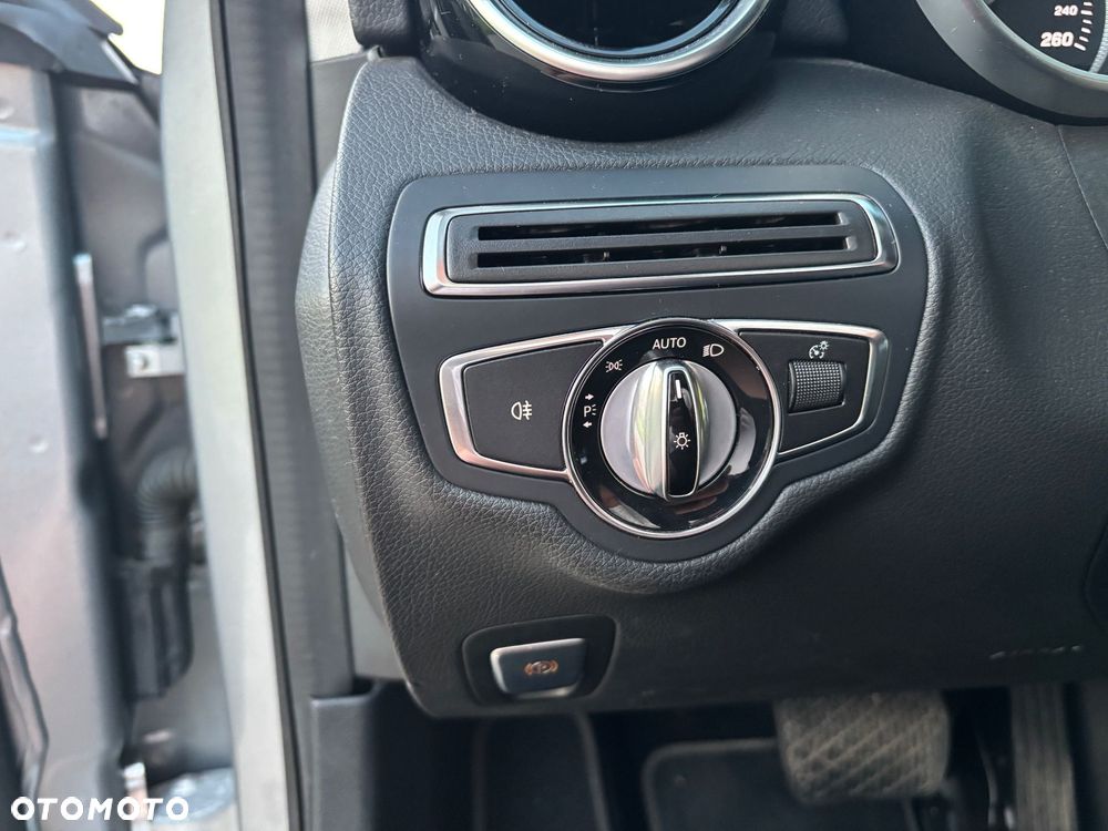 Mercedes-Benz Klasa C 180 7G-TRONIC Exclusive - 23