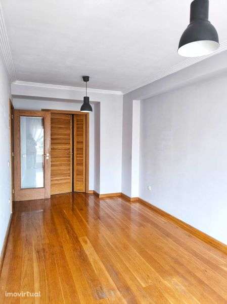 T1 – Av. da República perto do Metro - Grande imagem: 2/9