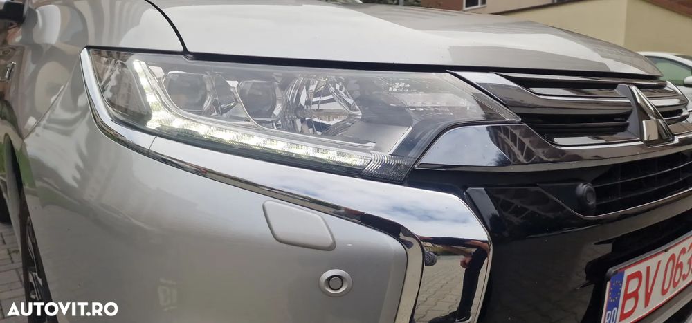 Mitsubishi Outlander 2.0 4WD Plug-In Hybrid Top - 5