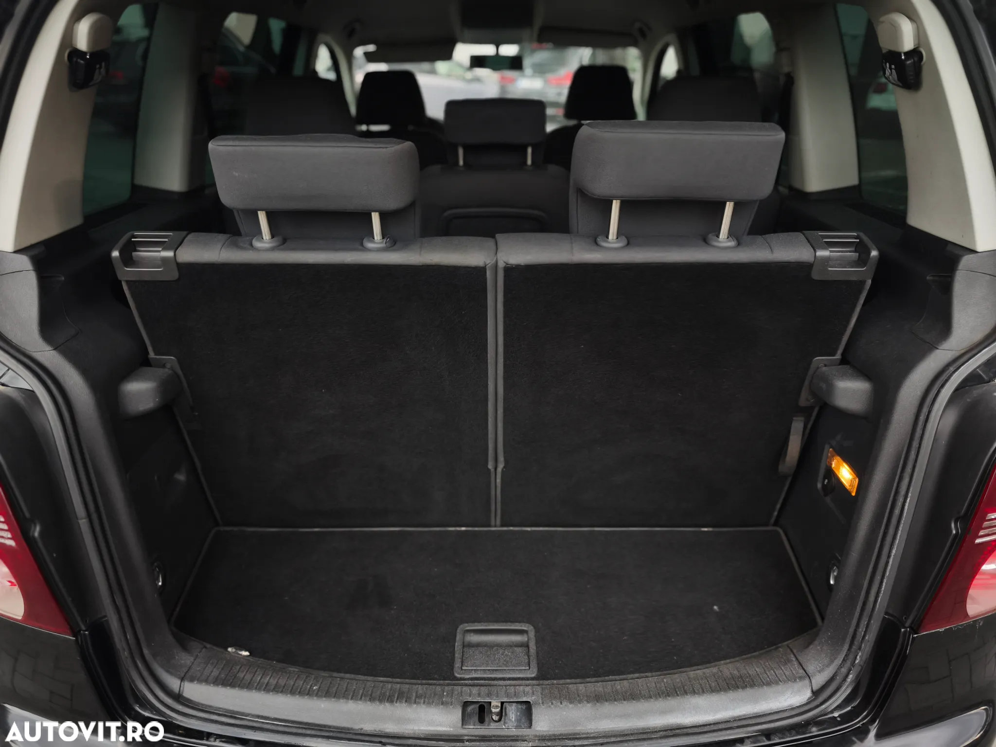 Volkswagen Touran 1.9TDI Highline - 7