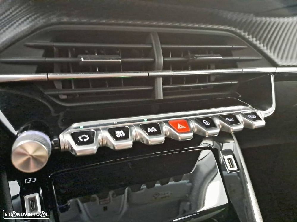Peugeot 2008 1.2 PureTech Allure Pack - 23