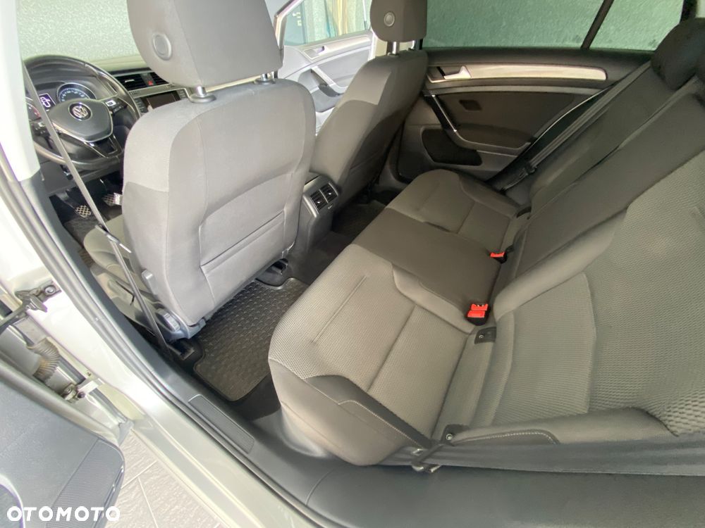Volkswagen Golf - 16