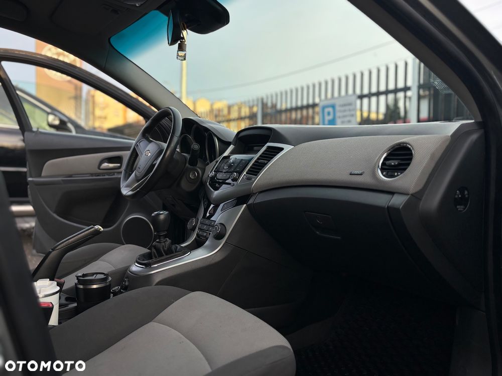 Chevrolet Cruze 1.6 LS - 13