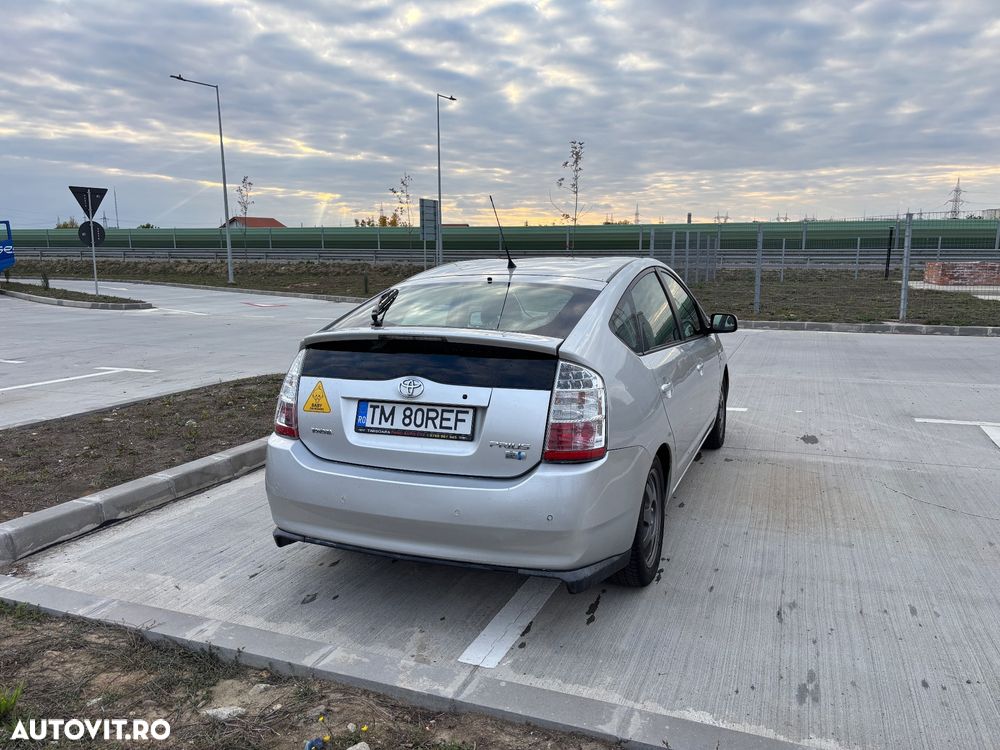 Toyota Prius - 4