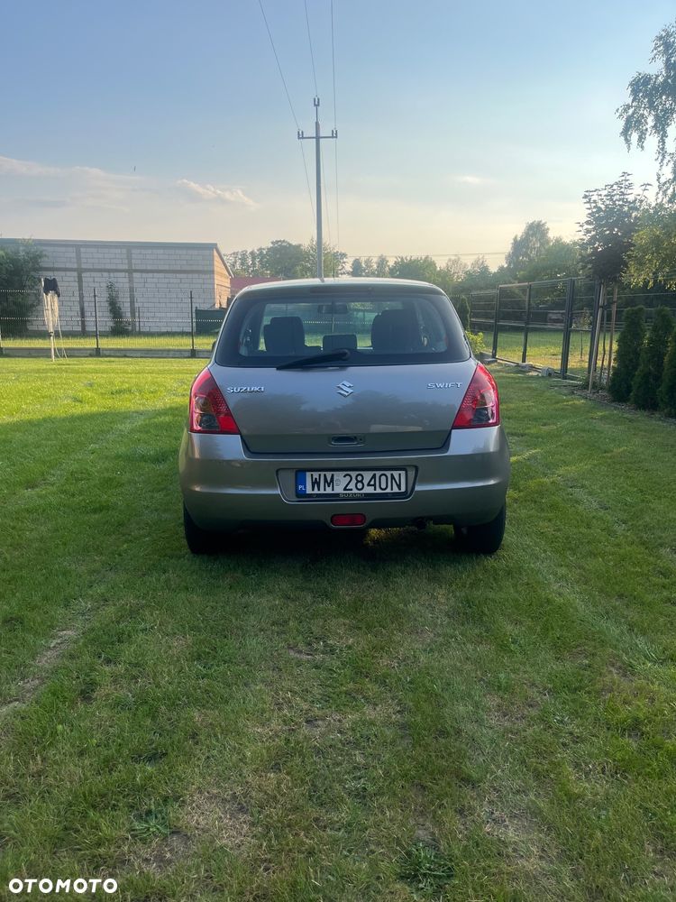Suzuki Swift - 4
