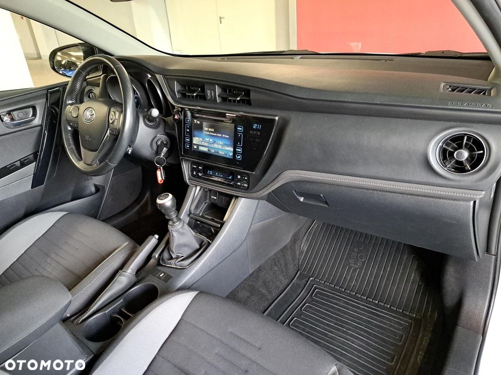 Toyota Auris - 16