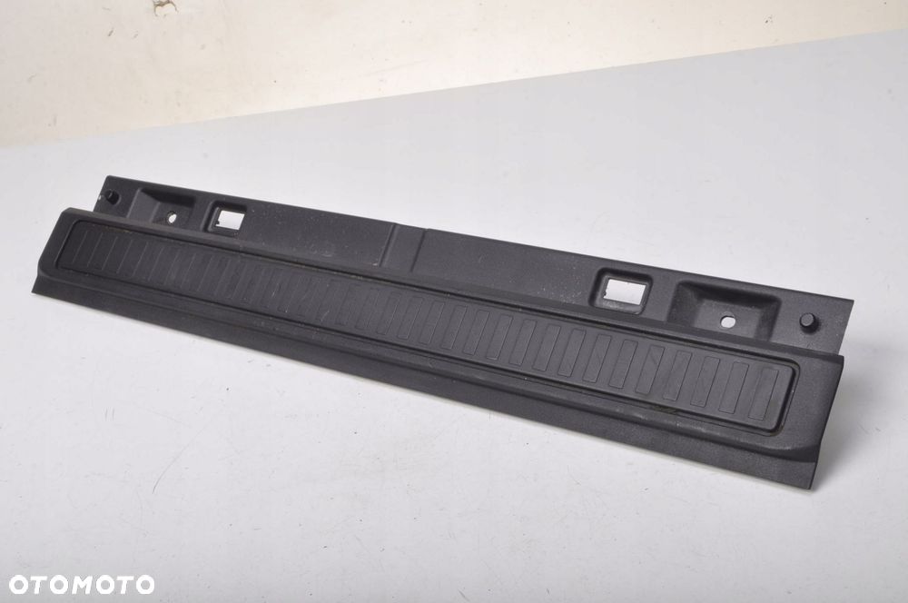 DEFENDER L663 OSŁONA PASA TYLNEGO BAGAŻNIKA 21R - 1