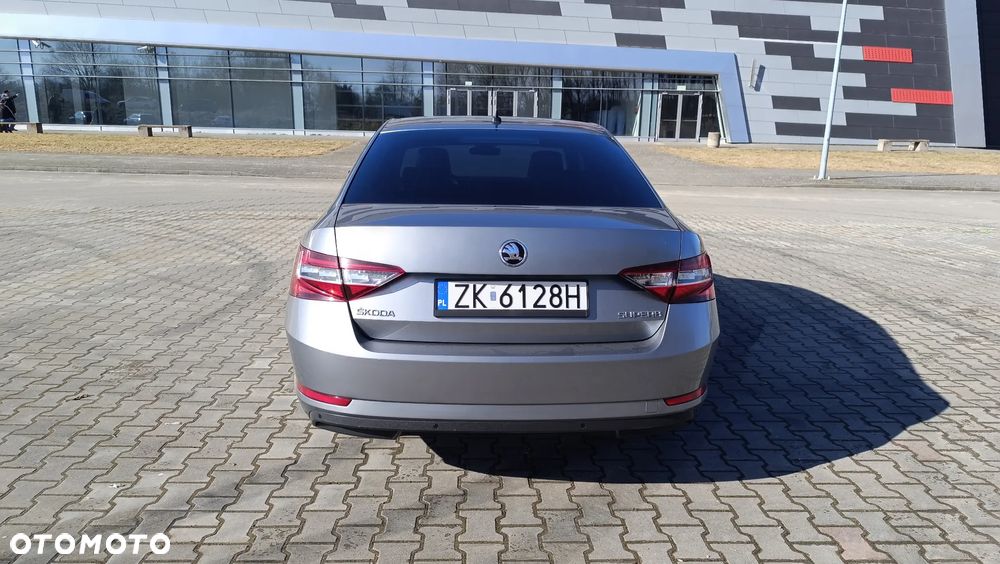 Skoda Superb 2.0 TDI DSG L&K - 4