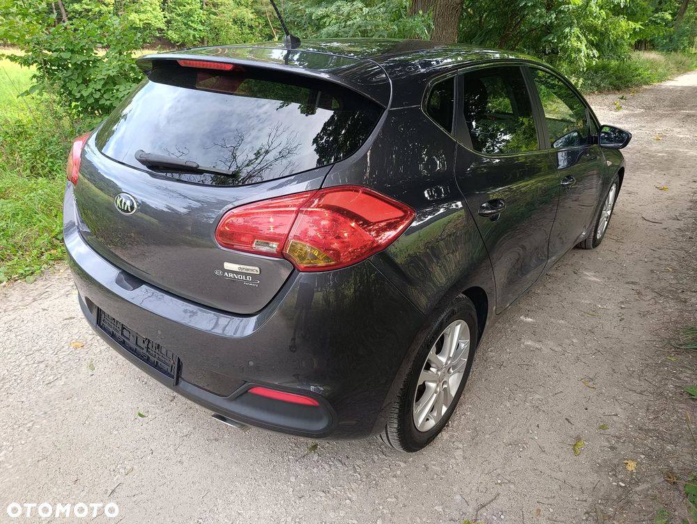 Kia Ceed 1.6 CRDi 128 Fifa World Cup Edition - 33