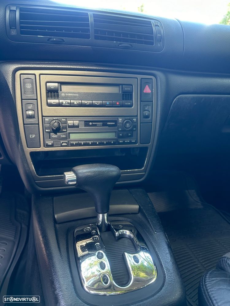 VW Passat 1.9 TDi Highline Tip - 22