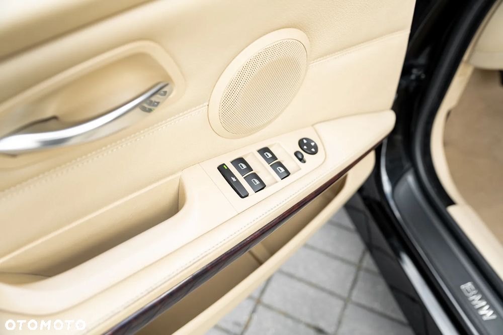 BMW Seria 3 320i - 38