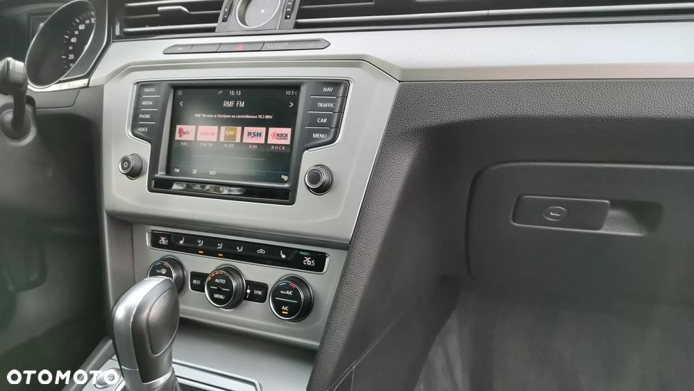 Volkswagen Passat 2.0 TDI SCR DSG Comfortline - 10