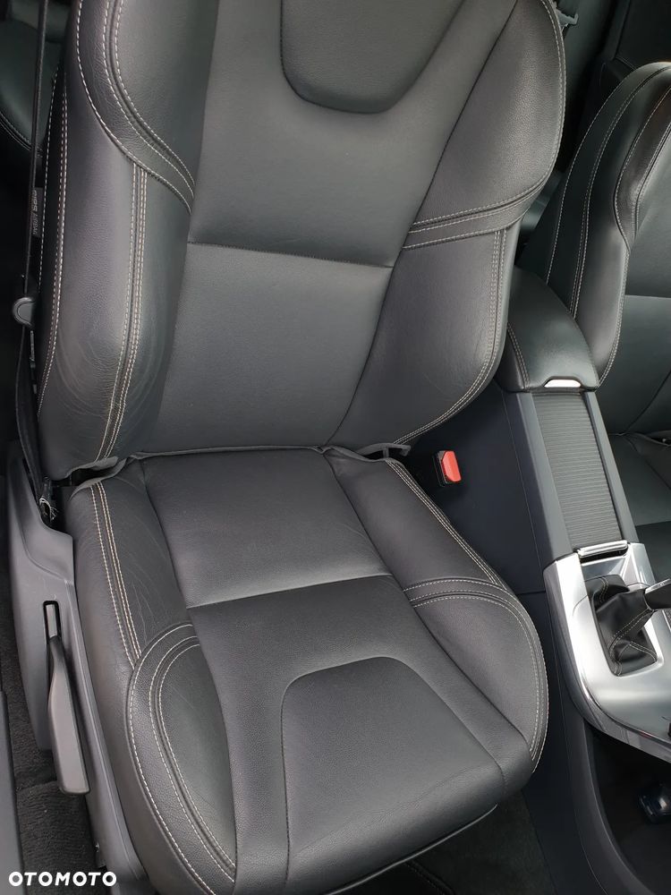 Volvo V60 D4 Summum - 29