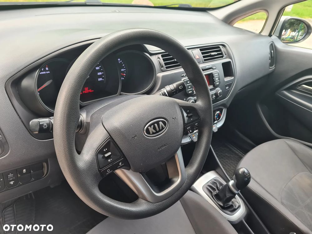 Kia Rio - 4
