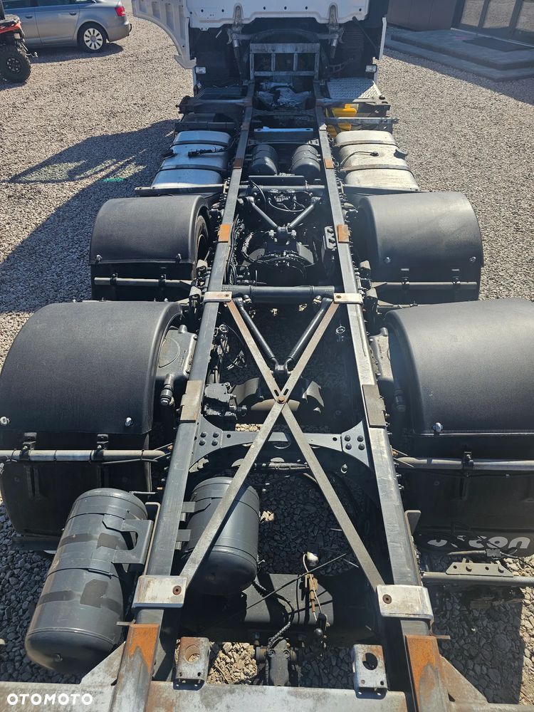 Mercedes-Benz Actros - 28