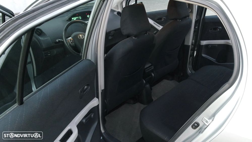 Toyota Yaris 1.0 VVT-i Comfort+AC+VSC - 49