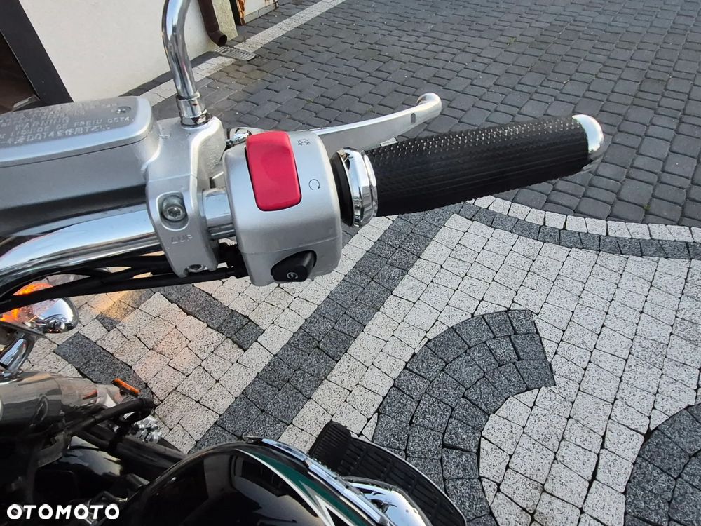 Suzuki VL 800 Volusia - Boulevard C50 - 14