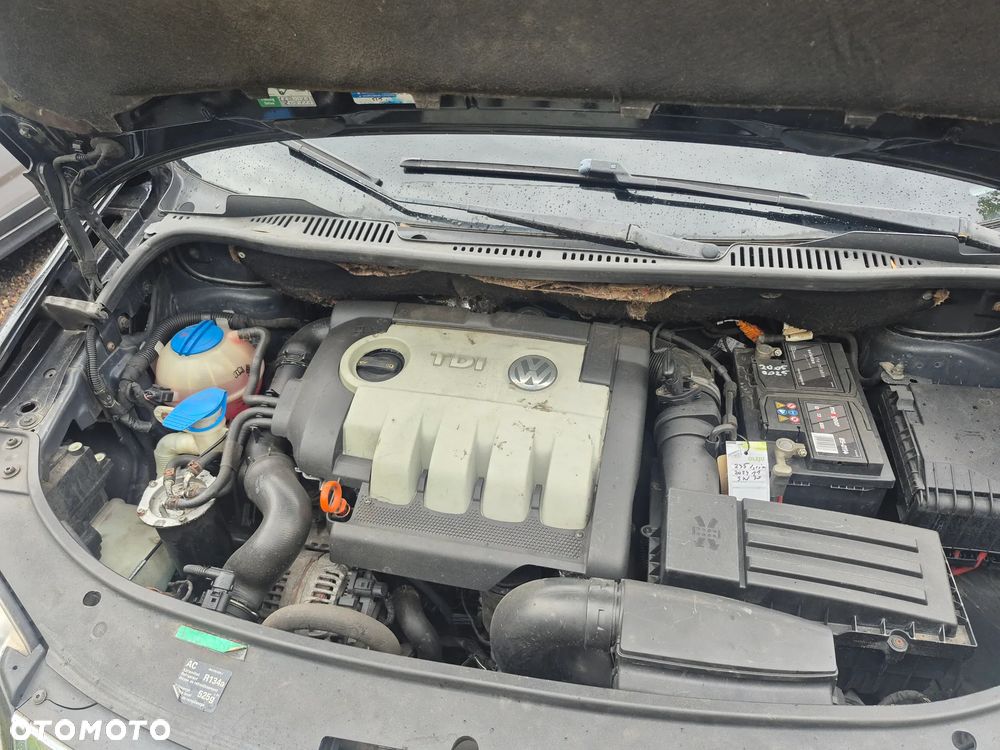 Volkswagen Touran 2.0 TDI Highline - 2