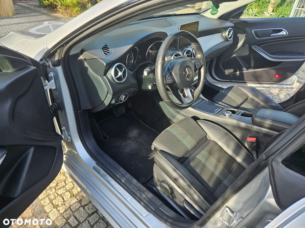 Mercedes-Benz CLA 180 d 7G-DCT AMG Line - 10