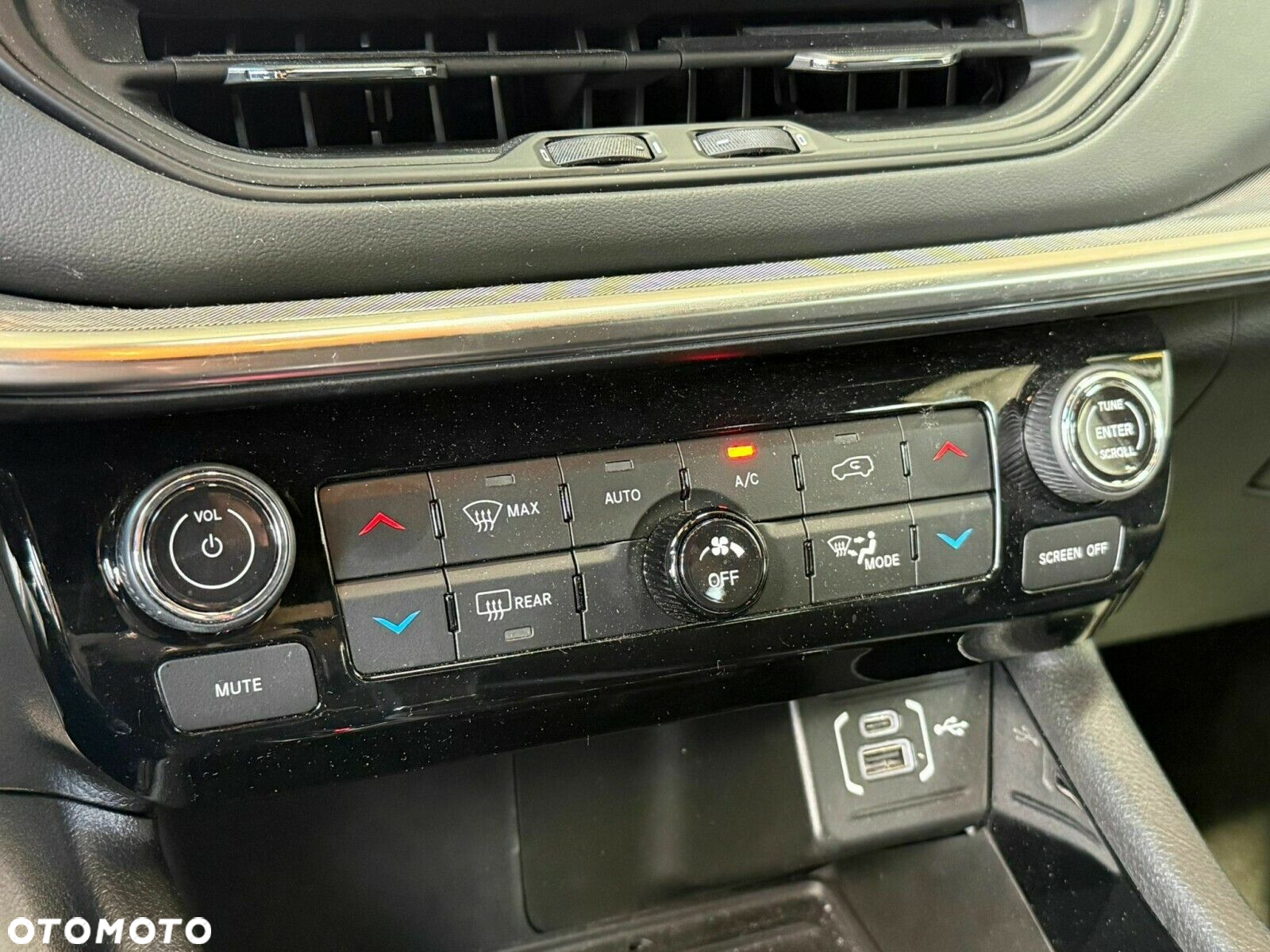 Jeep Compass - 22