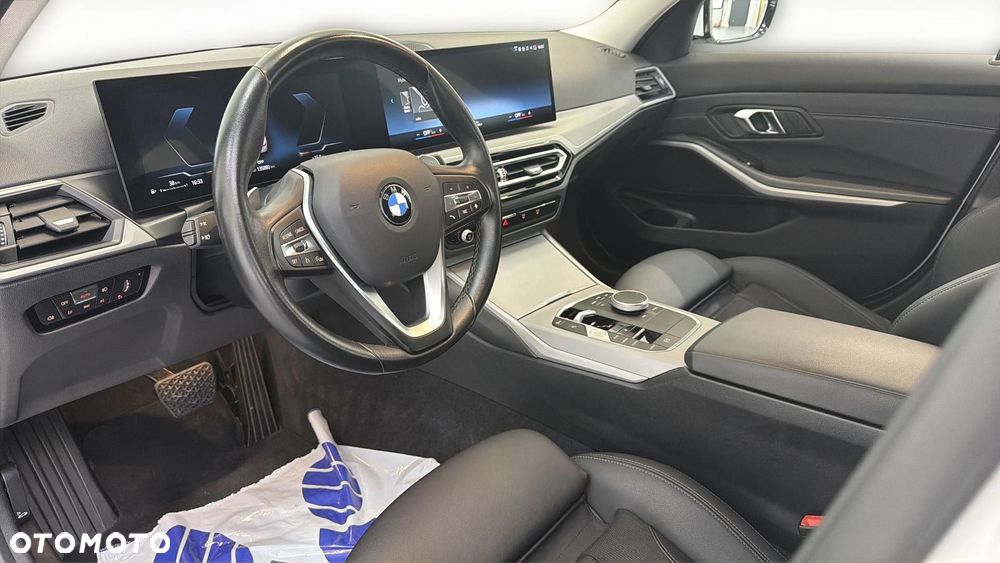 BMW Seria 3 318d mHEV - 10