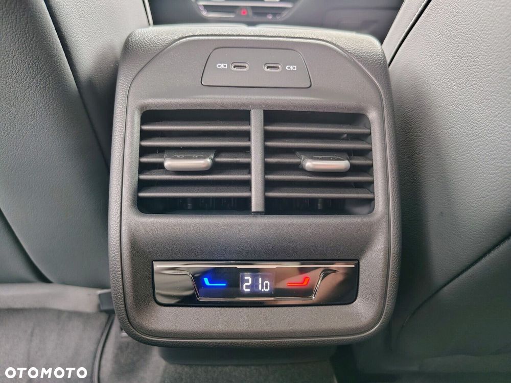 Volkswagen Passat - 25