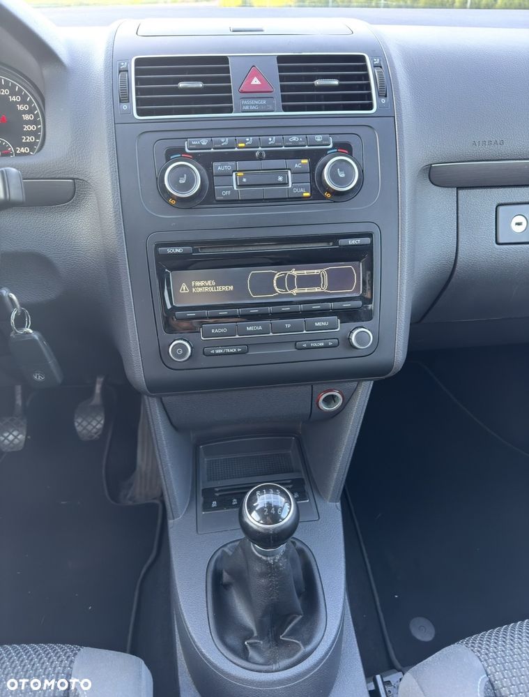 Volkswagen Touran 1.6 TDI DPF BlueMotion Technology Highline - 11