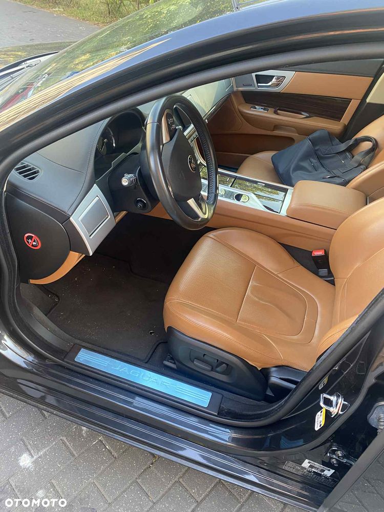 Jaguar XF 3.0 T AWD Luxury - 24