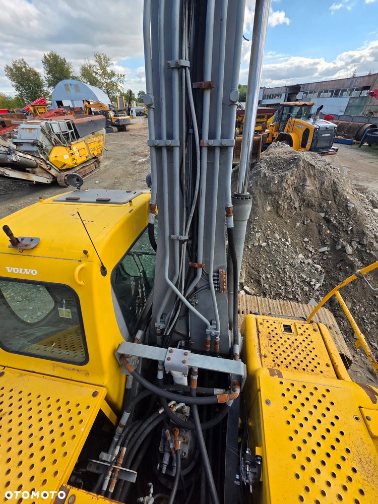 Volvo EC240 LC - 9