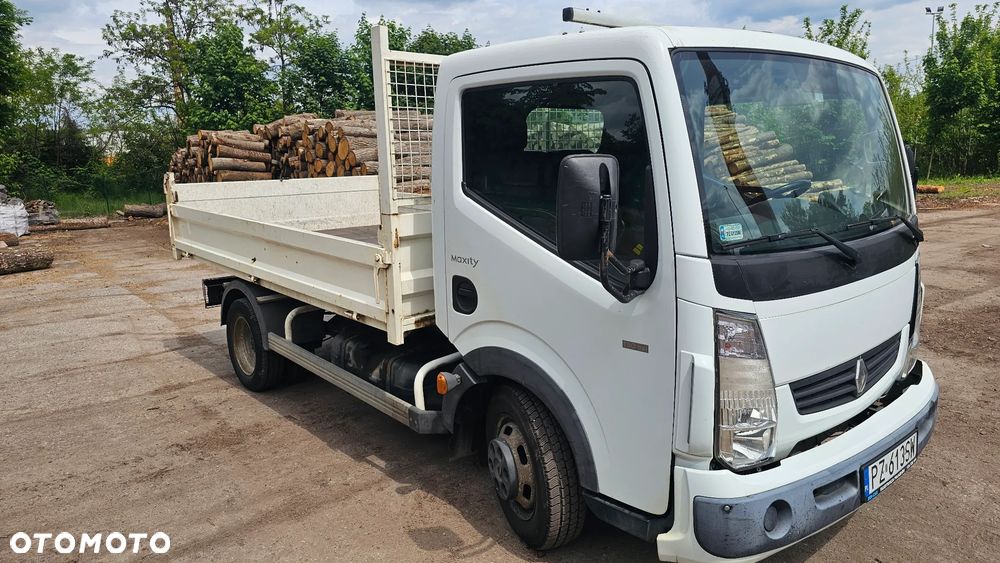Renault Maxity - 4