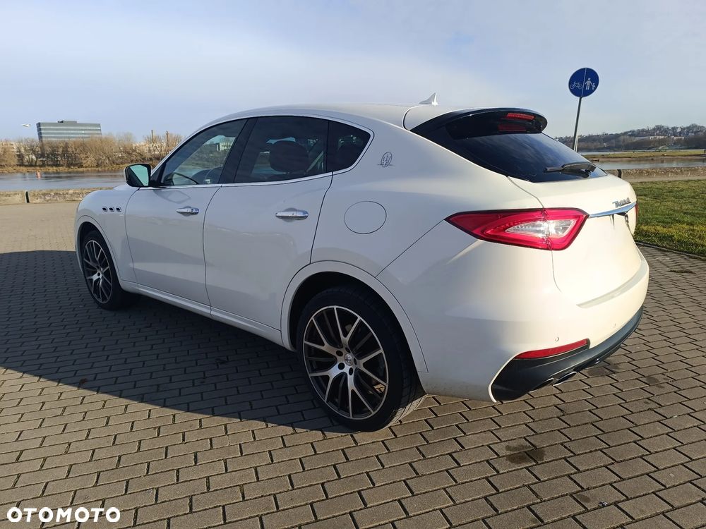 Maserati Levante Q4 - 3