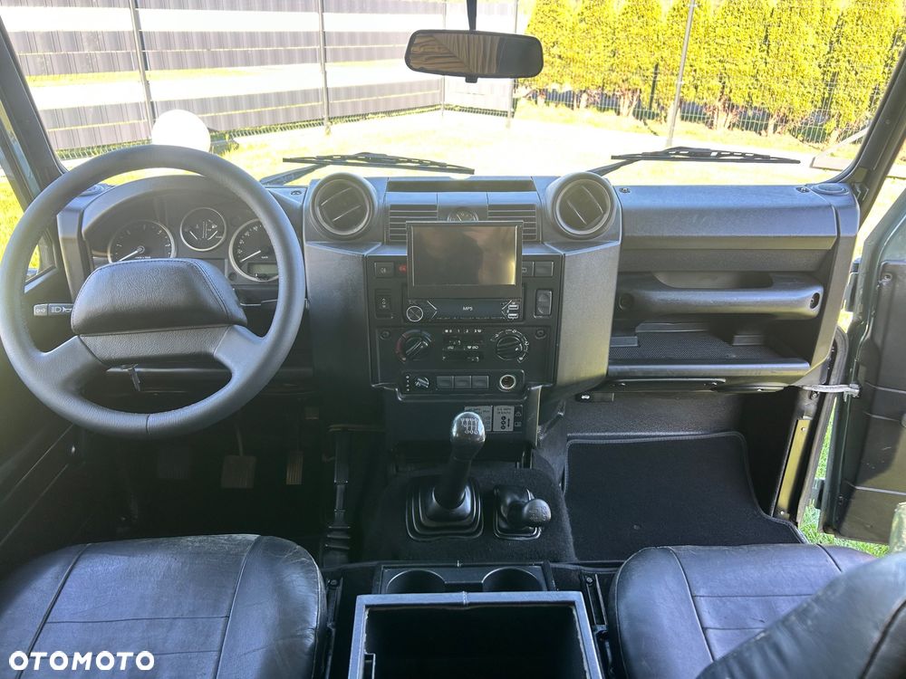 Land Rover Defender - 12