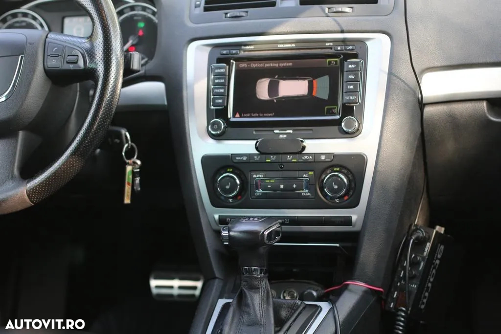 Skoda Octavia 2.0 TDI CR DPF DSG RS - 10