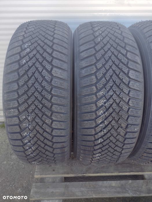 4x Opony Zimowe 215/55/17 Yokohama Bluearth Winter V906 - NOWE - 2