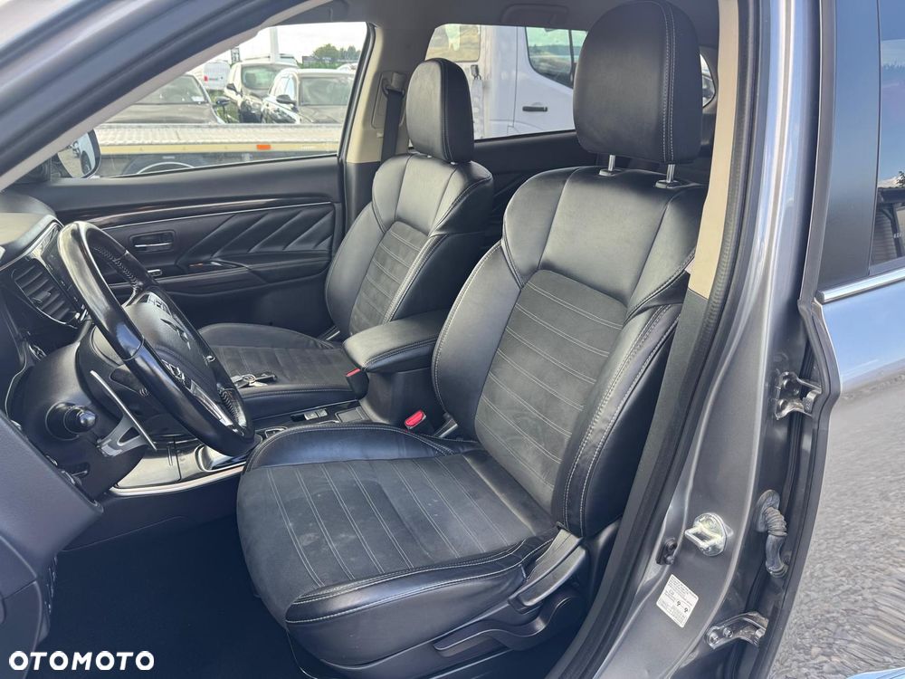 Mitsubishi Outlander 2.4 4WD Diamant - 25