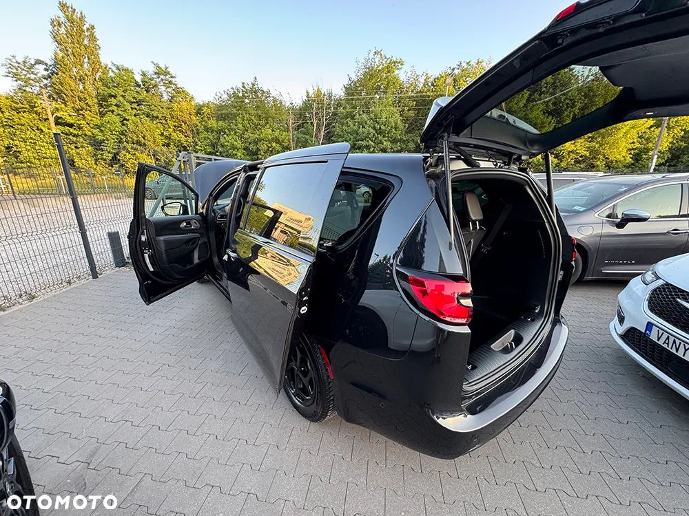 Chrysler Pacifica - 18