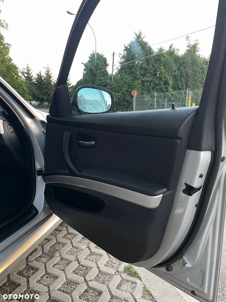 BMW Seria 3 318d - 29
