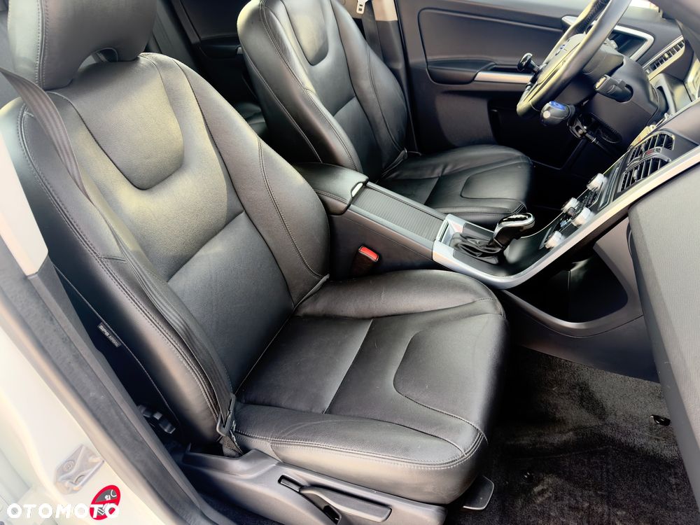 Volvo XC 60 D4 AWD Geartronic Summum - 24