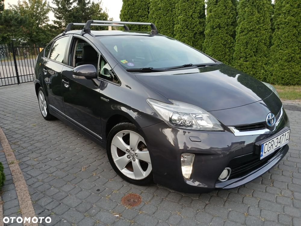 Toyota Prius (Hybrid) Executive - 13