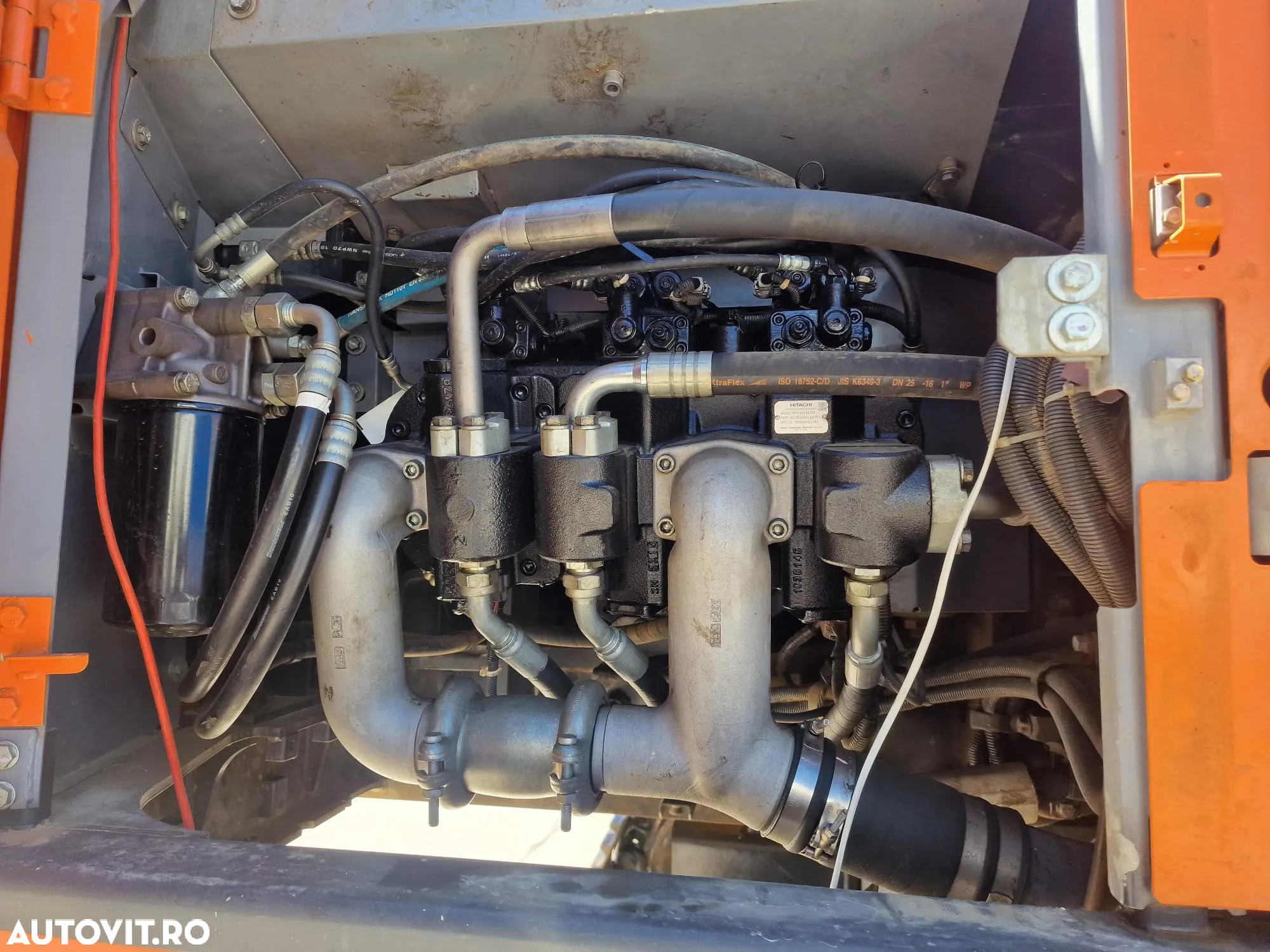 Hitachi ZX300, 32t, Cupa NOUA 1,8mc, 2018, 8.786h, Gresare automata, Inst picon, 3 pompe hidr HITACHI, Camera spate, Camere laterale, consum mediu 15l/h, Stare foarte buna, posibilitate leasing 3 ani-PROMOTIE 87.900 EUR+tva - 28