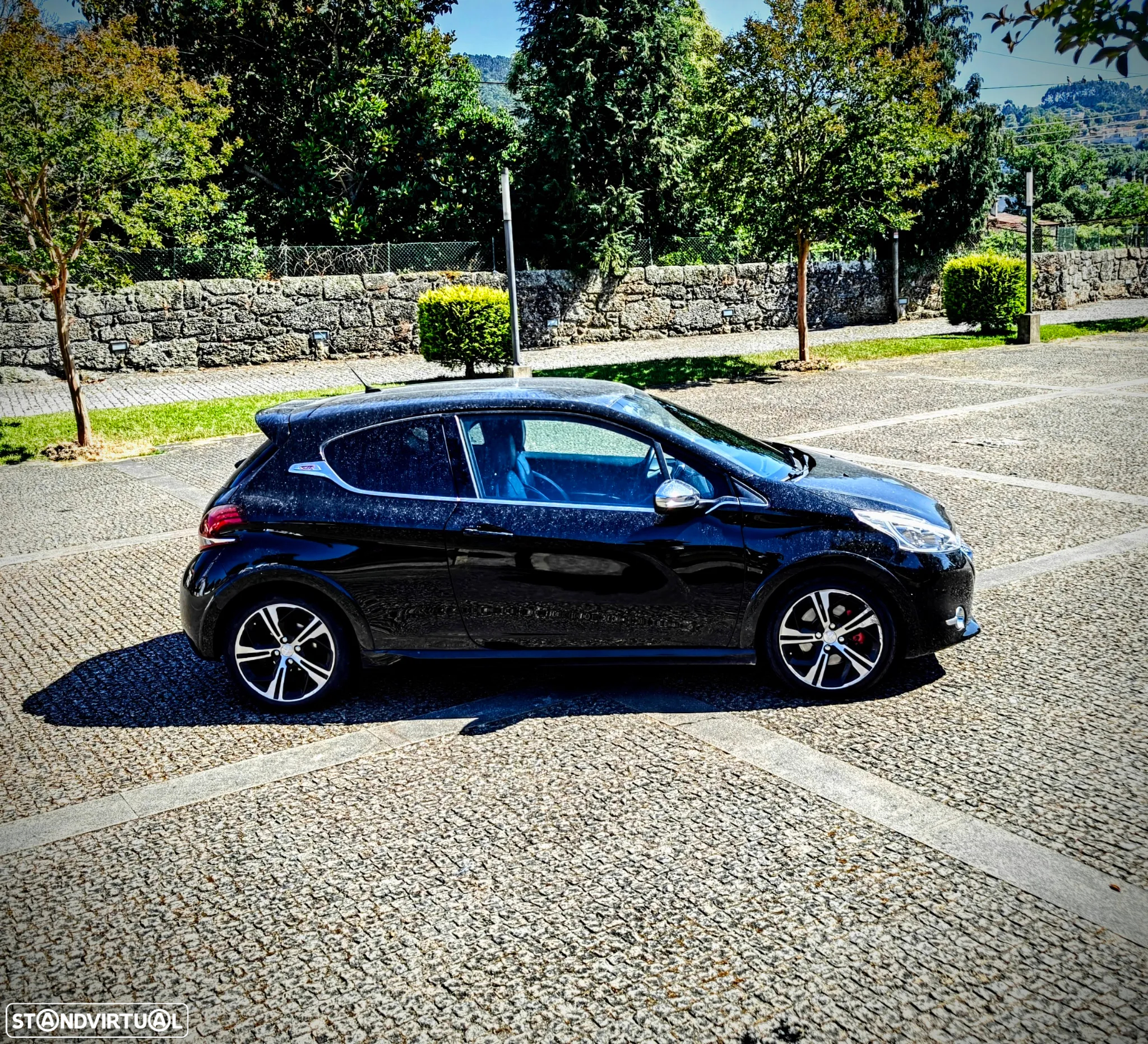 Peugeot 208 GTI 200 THP - 32