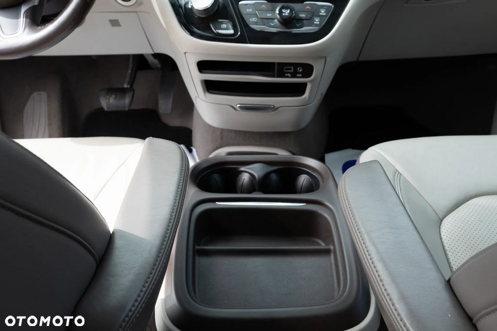 Chrysler Pacifica - 27