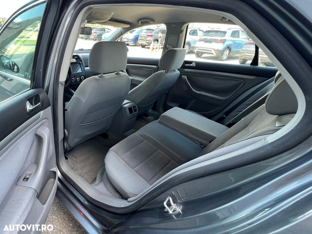 Volkswagen Jetta 1.6 Comfortline - 16