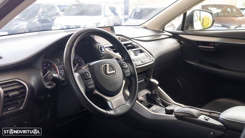 Lexus NX 300h Executive - 4